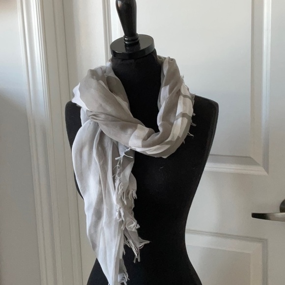 Large LOLE sheer scarf 50 x50 - Picture 4 of 4